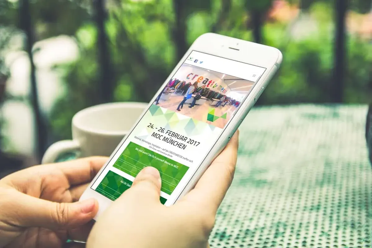 Website Creativmesse auf einem Smartphone (Mockup)
