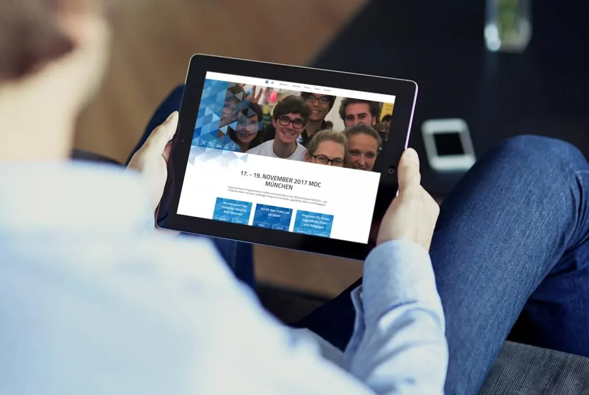 Website Forscha auf einem Tablet (Mockup)