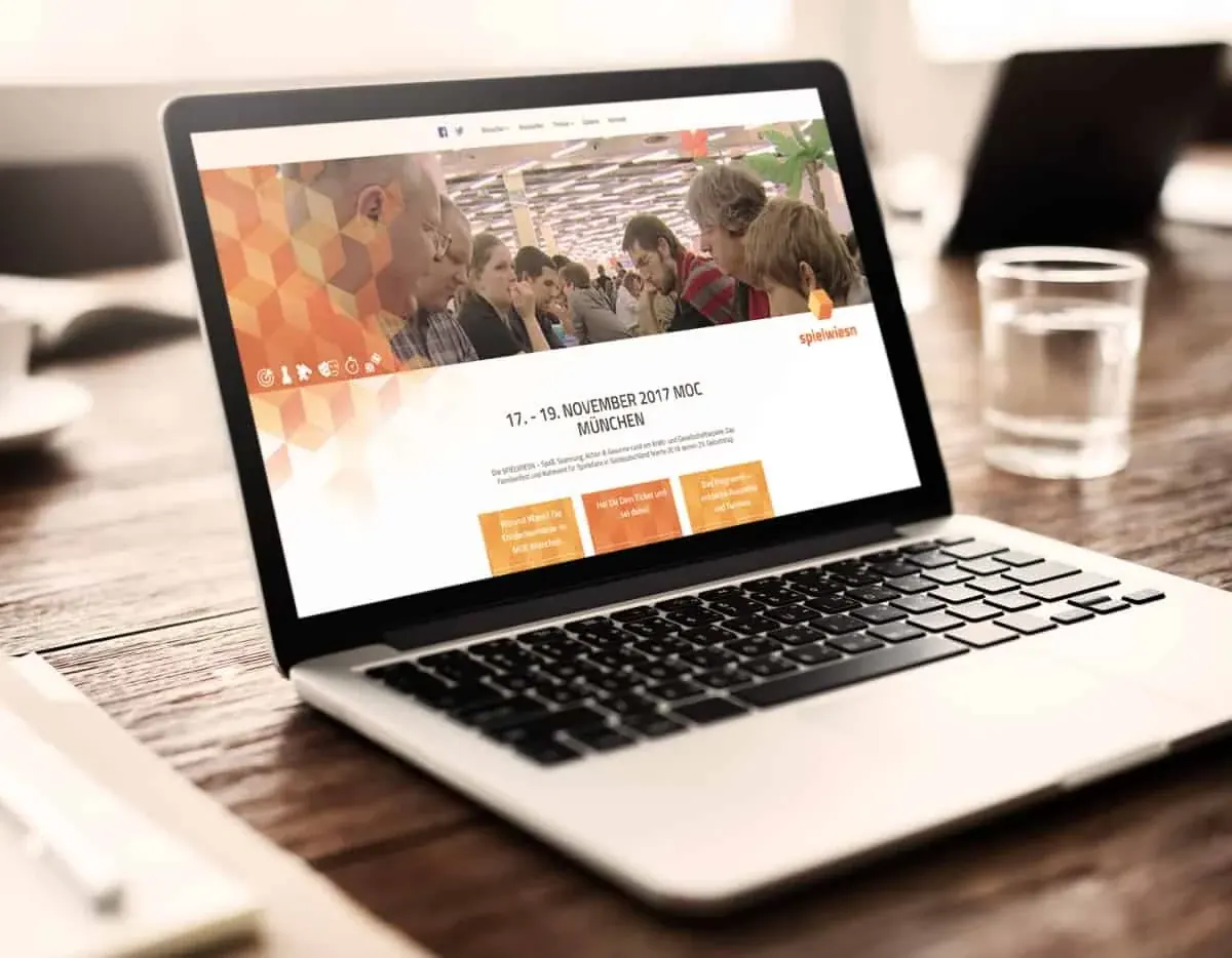 Website der Spielwiesn auf einem Laptop (Mockup)